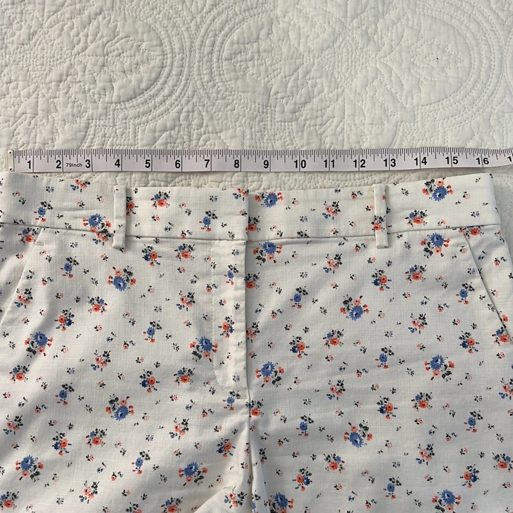 LOFT Riviera Shorts In Floral size 6 - Picture 3 of 8